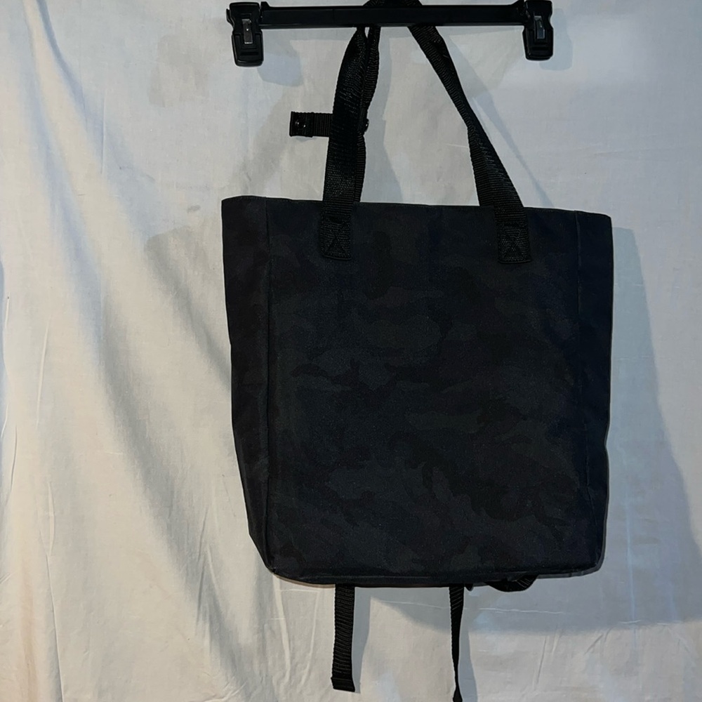 L & S.  Lo & Sons EUC black camo print